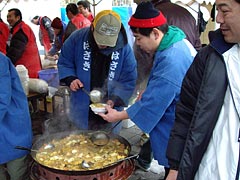 �炩��e��Ɉڂ��g�菤�H��N��